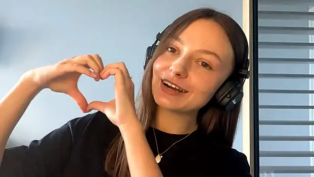Snapshot of SoulHiperAgne_ chatting on October 1, 2025, 12:20 pm SoulHiperAgne online show from October 1, 2025, 12:20 pm