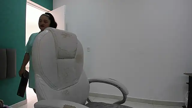 aradia kiss online show from October 22, 2025, 6:18 pm