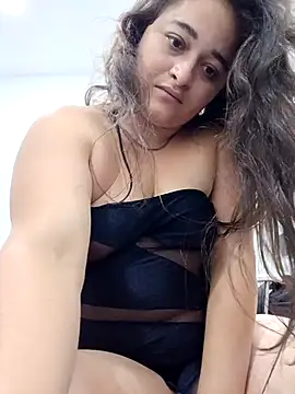 aradia kiss online show from November 9, 2025, 6:12 pm