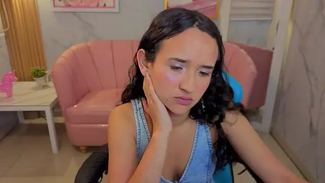 Snapshot of bella_vibess_s chatting on July 8, 2026, 2:35 am bella vibess s online show from July 8, 2026, 2:35 am