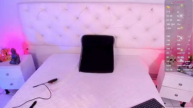 Snapshot of Ambeer_fox_ chatting on October 25, 2025, 8:09 pm Ambeer fox online show from October 25, 2025, 8:09 pm