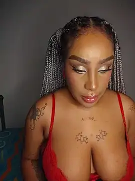 Snapshot of Queen_Amara chatting on June 17, 2026, 4:23 am Queen Amara online show from June 17, 2026, 4:23 am