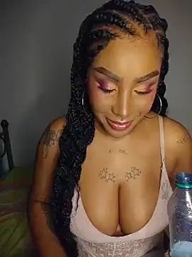 Snapshot of Queen_Amara chatting on July 5, 2026, 4:19 am Queen Amara online show from July 5, 2026, 4:19 am