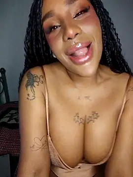 Snapshot of Queen_Amara chatting on April 24, 2026, 4:14 am Queen Amara online show from April 24, 2026, 4:14 am