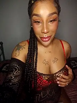 Snapshot of Queen_Amara chatting on April 19, 2026, 4:13 am Queen Amara online show from April 19, 2026, 4:13 am