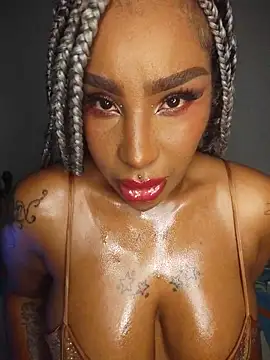 Snapshot of Queen_Amara chatting on June 10, 2026, 4:13 am Queen Amara online show from June 10, 2026, 4:13 am