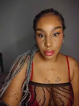 Snapshot of Queen_Amara chatting on June 25, 2026, 4:21 am Queen Amara online show from June 25, 2026, 4:21 am