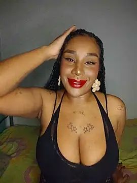 Snapshot of Queen_Amara chatting on July 9, 2026, 4:35 am Queen Amara online show from July 9, 2026, 4:35 am