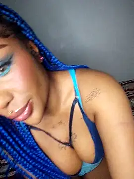 Snapshot of Queen_Amara chatting on April 5, 2026, 3:35 am Queen Amara online show from April 5, 2026, 3:35 am