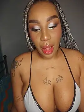 Snapshot of Queen_Amara chatting on June 13, 2026, 4:21 am Queen Amara online show from June 13, 2026, 4:21 am