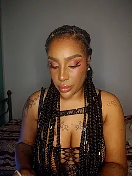 Snapshot of Queen_Amara chatting on April 18, 2026, 4:04 am Queen Amara online show from April 18, 2026, 4:04 am
