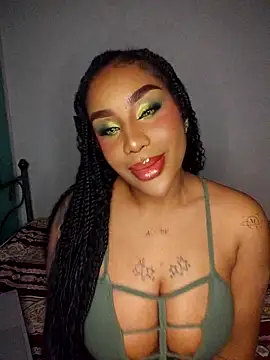 Snapshot of Queen_Amara chatting on May 9, 2026, 3:43 am Queen Amara online show from May 9, 2026, 3:43 am