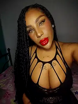 Snapshot of Queen_Amara chatting on April 29, 2026, 3:43 am Queen Amara online show from April 29, 2026, 3:43 am