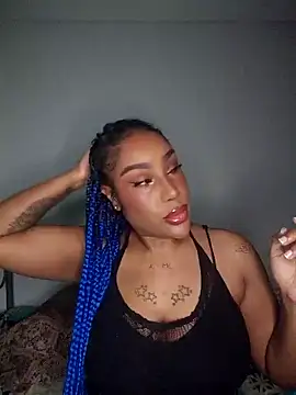 Snapshot of Queen_Amara chatting on April 2, 2026, 3:35 am Queen Amara online show from April 2, 2026, 3:35 am