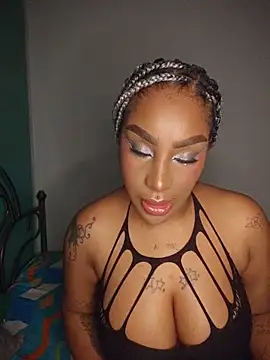 Snapshot of Queen_Amara chatting on June 6, 2026, 4:17 am Queen Amara online show from June 6, 2026, 4:17 am