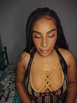 Snapshot of Queen_Amara chatting on May 21, 2026, 3:59 am Queen Amara online show from May 21, 2026, 3:59 am
