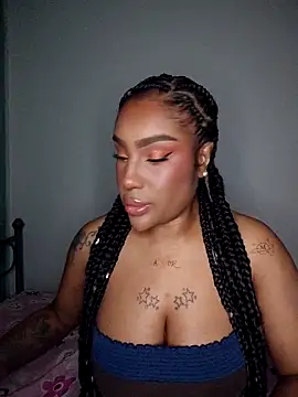 Snapshot of Queen_Amara chatting on April 14, 2026, 3:33 am Queen Amara online show from April 14, 2026, 3:33 am