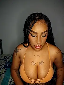 Snapshot of Queen_Amara chatting on May 7, 2026, 3:44 am Queen Amara online show from May 7, 2026, 3:44 am