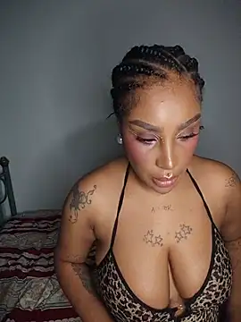 Snapshot of Queen_Amara chatting on July 14, 2026, 4:28 am Queen Amara online show from July 14, 2026, 4:28 am