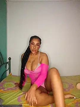 Snapshot of Queen_Amara chatting on April 21, 2026, 3:57 am Queen Amara online show from April 21, 2026, 3:57 am