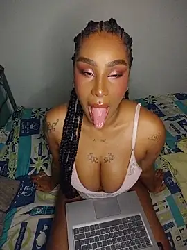 Snapshot of Queen_Amara chatting on May 28, 2026, 4:09 am Queen Amara online show from May 28, 2026, 4:09 am