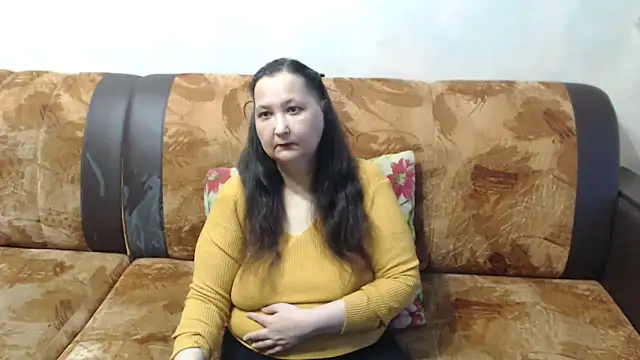 Snapshot of emu-_ chatting on November 19, 2025, 10:04 am emu- online show from November 19, 2025, 10:04 am