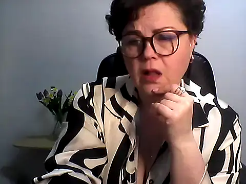 EllaLove2277 online show from March 6, 2026, 6:41 am