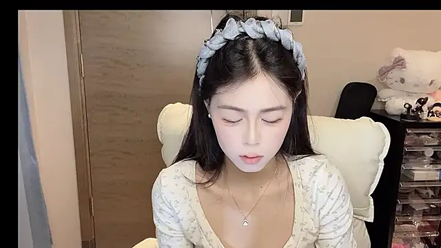 Koi-00 online show from November 15, 2025, 11:20 pm