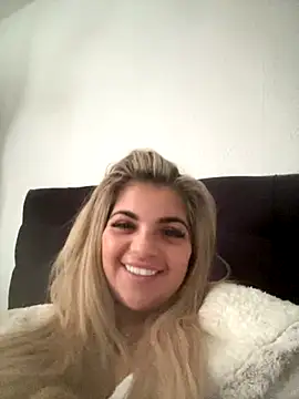 Snapshot of Blondiexox chatting on September 27, 2025, 12:11 pm Blondiexox online show from September 27, 2025, 12:11 pm