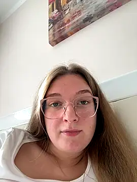 Snapshot of Bellatrisssaa chatting on November 5, 2025, 9:45 am Bellatrisssaa online show from November 5, 2025, 9:45 am