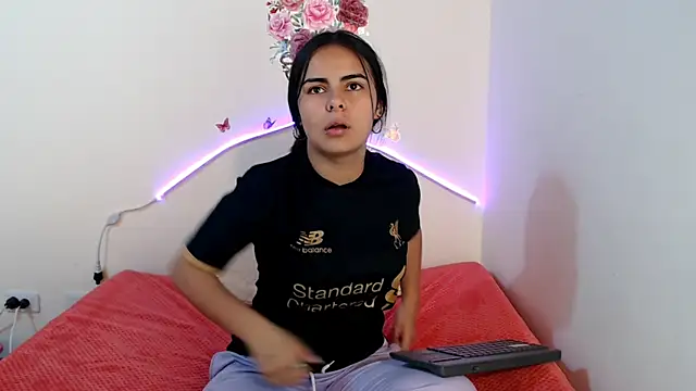 Valeryxs online show from October 17, 2025, 7:48 pm