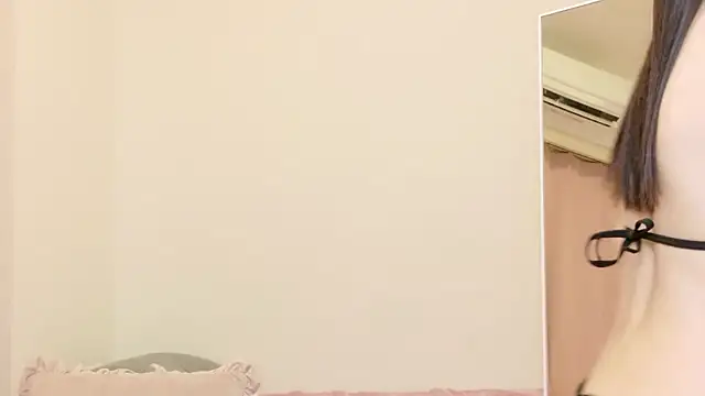 roachan  online show from April 24, 2026, 1:57 pm