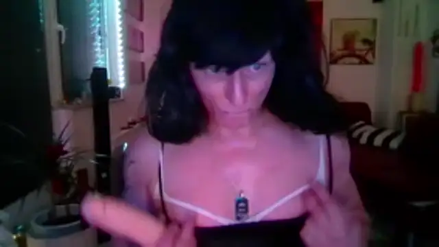 Snapshot of hellgirl1980 chatting on April 17, 2026, 11:29 pm hellgirl1980 online show from April 17, 2026, 11:29 pm