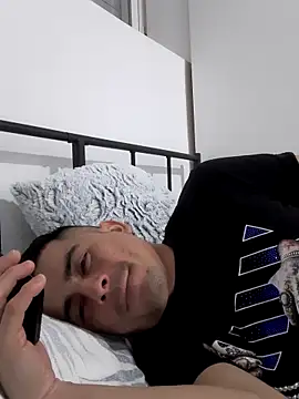 Snapshot of Andr3s69xxx chatting on February 10, 2026, 9:03 pm Andr3s69xxx online show from February 10, 2026, 9:03 pm