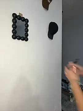 Sashailardi online show from April 4, 2026, 9:10 pm