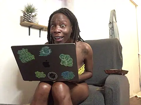 Snapshot of littyleesh1 chatting on September 10, 2025, 1:48 am littyleesh1 online show from September 10, 2025, 1:48 am