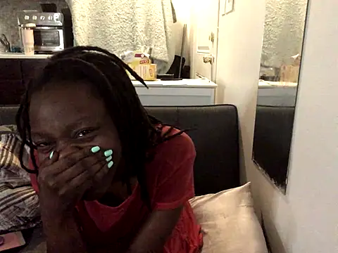 littyleesh1 online show from December 1, 2025, 4:46 am