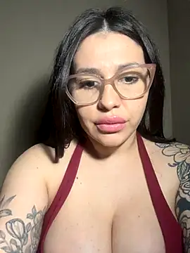 Snapshot of onlylucisfer chatting on October 5, 2025, 2:24 am onlylucisfer online show from October 5, 2025, 2:24 am