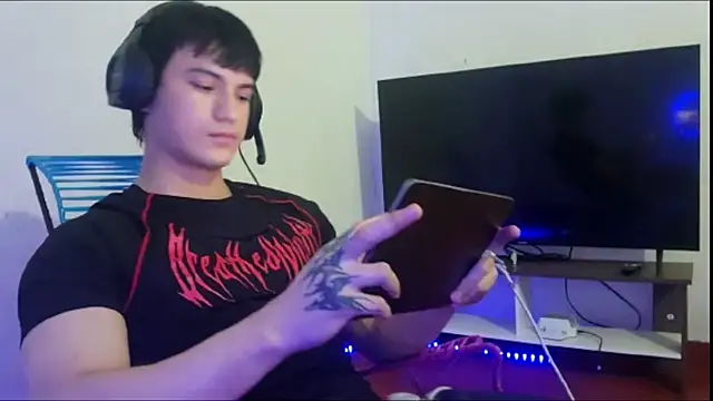 ErickWalton online show from November 21, 2025, 5:17 am