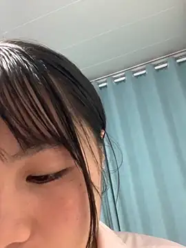 Emlyly-18 online show from October 15, 2025, 1:04 am