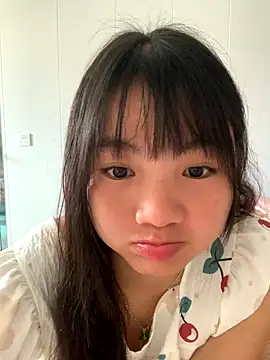 Emlyly-18 online show from October 23, 2025, 3:16 am