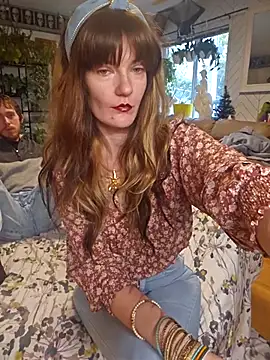 Snapshot of Blossom94 chatting on November 5, 2025, 5:27 pm Blossom94 online show from November 5, 2025, 5:27 pm