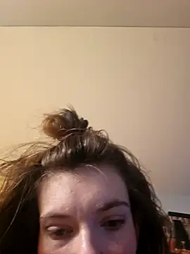 Snapshot of Blossom94 chatting on November 18, 2025, 5:05 pm Blossom94 online show from November 18, 2025, 5:05 pm