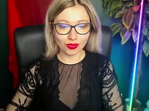 Snapshot of loveHeidi chatting on March 30, 2026, 8:05 am loveHeidi online show from March 30, 2026, 8:05 am