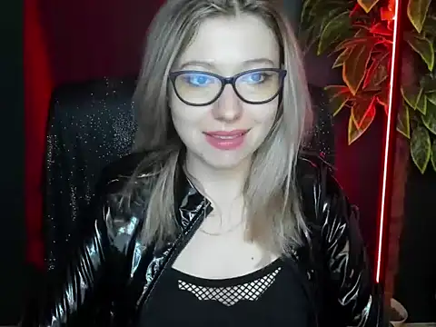 Snapshot of loveHeidi chatting on March 13, 2026, 5:34 am loveHeidi online show from March 13, 2026, 5:34 am