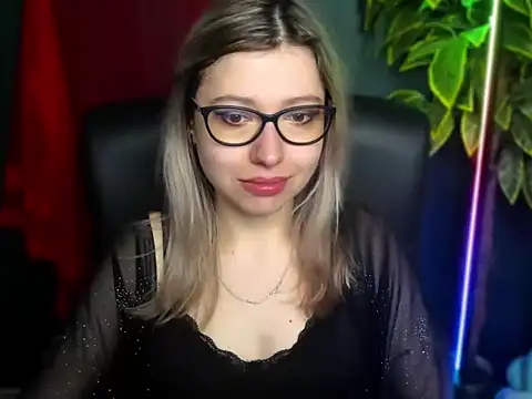 Snapshot of loveHeidi chatting on March 31, 2026, 4:25 am loveHeidi online show from March 31, 2026, 4:25 am