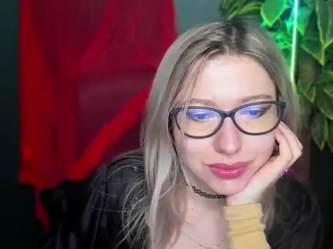 Snapshot of loveHeidi chatting on March 24, 2026, 5:29 am loveHeidi online show from March 24, 2026, 5:29 am