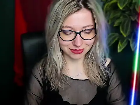 Snapshot of loveHeidi chatting on April 10, 2026, 5:14 am loveHeidi online show from April 10, 2026, 5:14 am