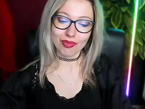 Snapshot of loveHeidi chatting on April 15, 2026, 4:51 am loveHeidi online show from April 15, 2026, 4:51 am