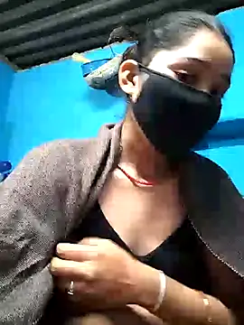 Snapshot of Hot_cupal chatting on November 17, 2025, 11:31 pm Hot cupal online show from November 17, 2025, 11:31 pm